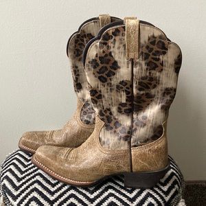 Size 8 Ariat Western Boot - like new!